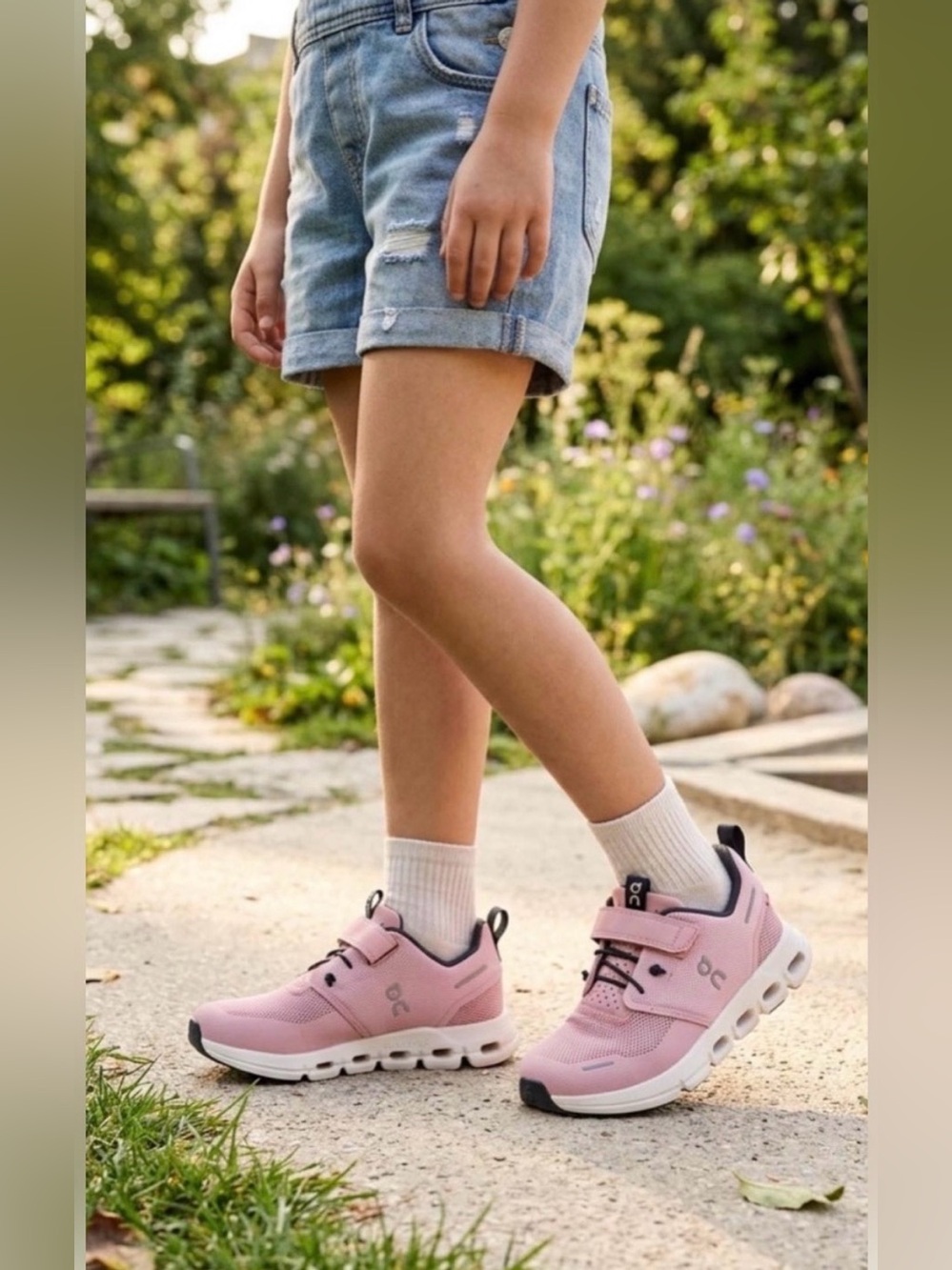 On Cloud Play Girls Running Shoes Size 1Y Pink Zephyr
